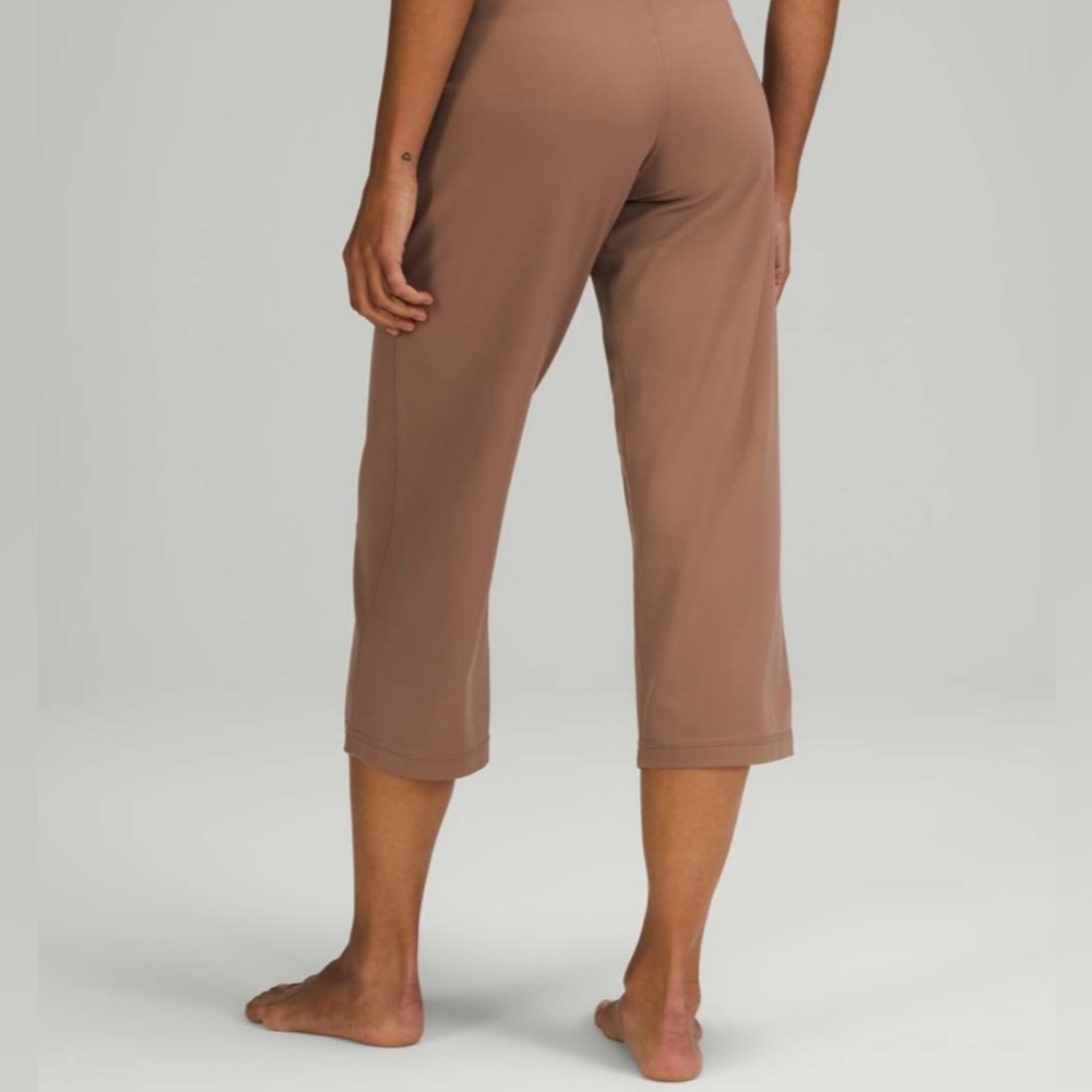 Lululemon Align Wide Leg Super-High-Rise Crop *23"
Cacao 16